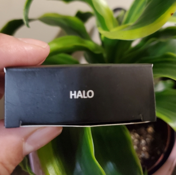 Laritzy Cosmetics highlighter - Picture 3 of 4